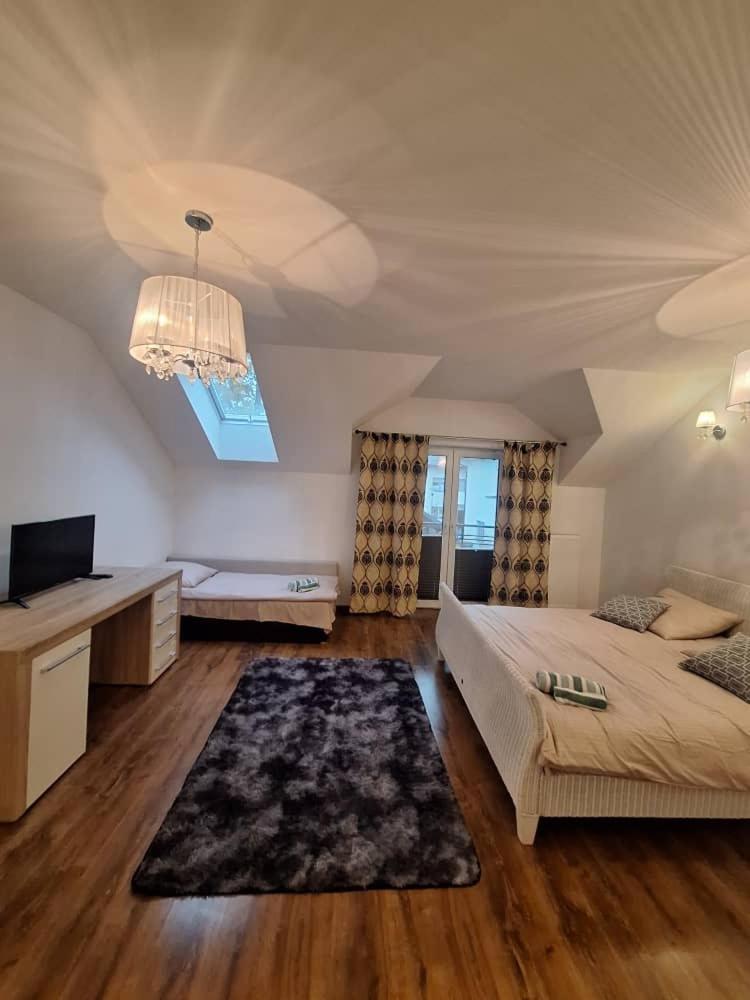 Villa Varzob Warsaw Luaran gambar