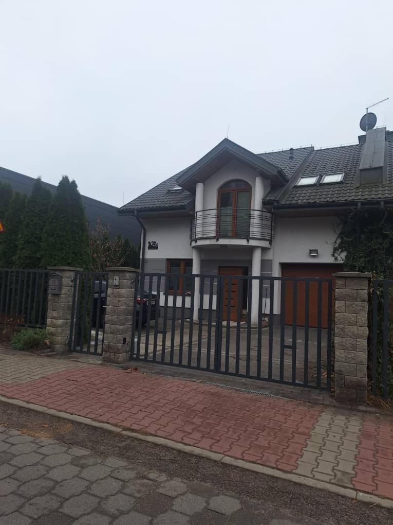Villa Varzob Warsaw Luaran gambar