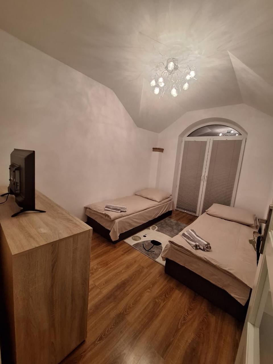 Villa Varzob Warsaw Luaran gambar